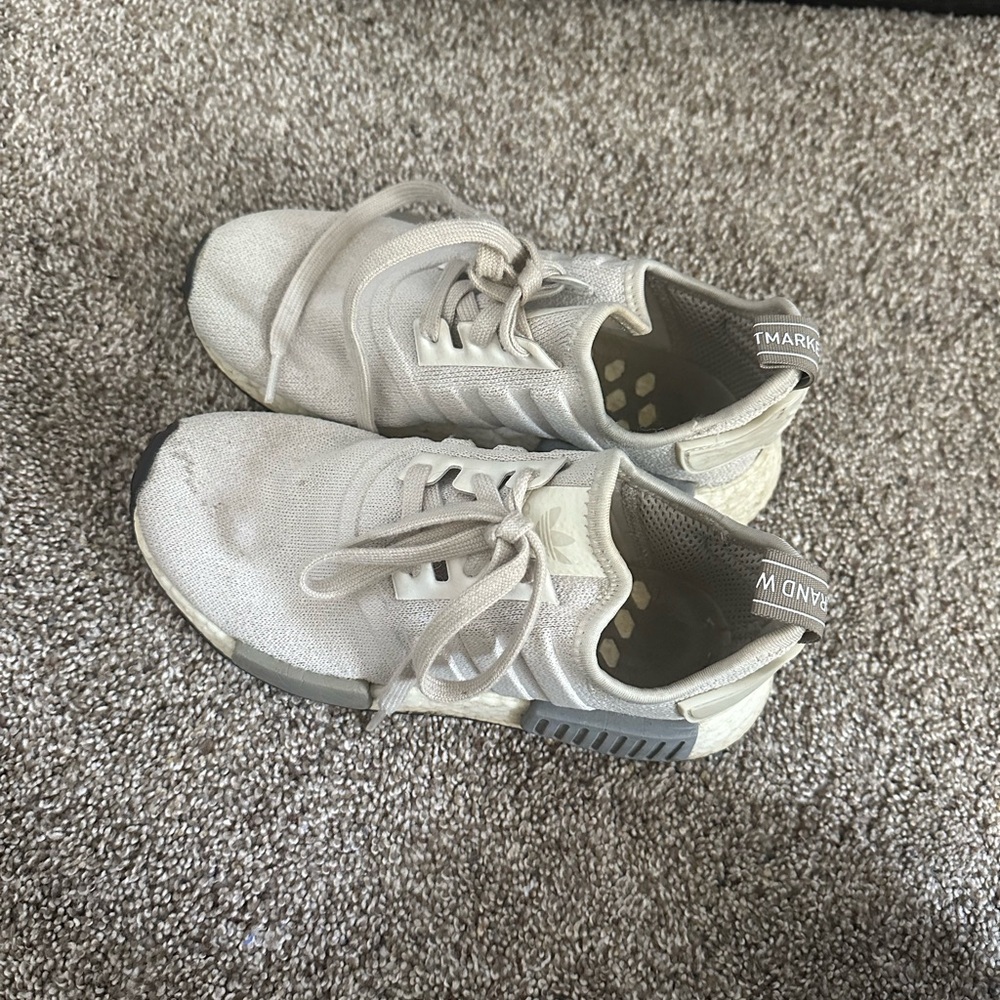 Adidas Women's Gray Athletic Shoes size 6